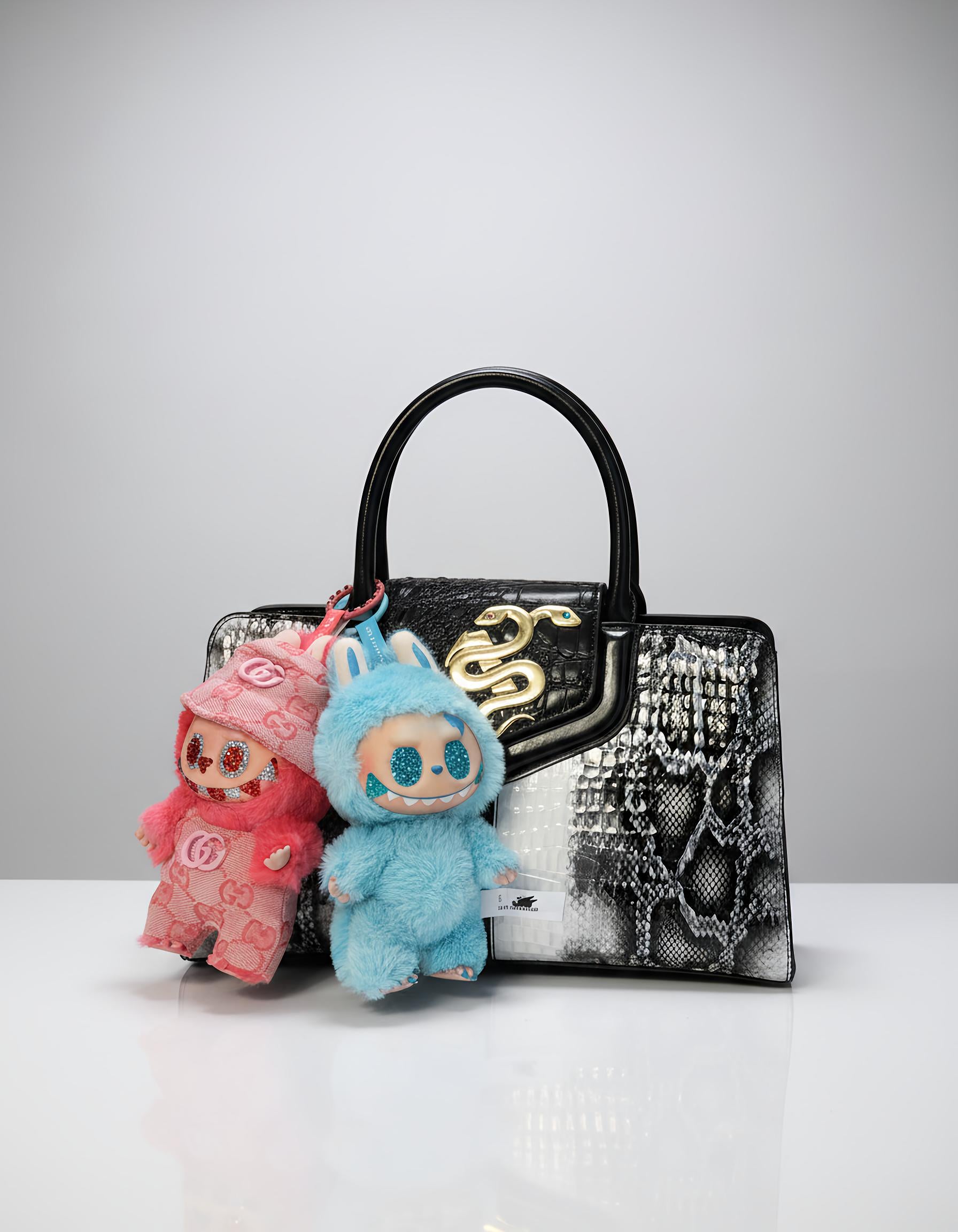 "PRESISTENCE" W/ LABUBU (WHITE)